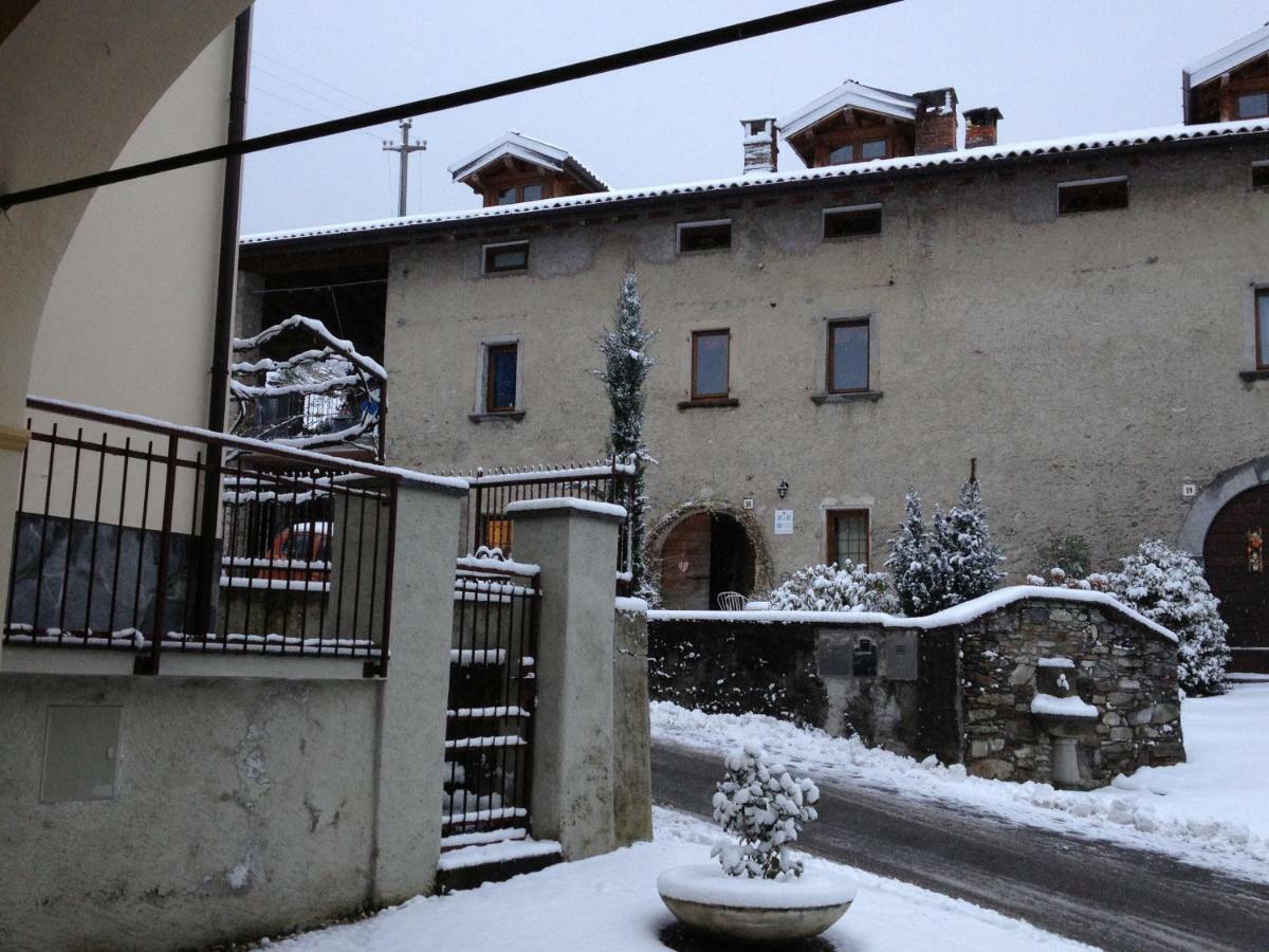 Bed and Breakfast La Tana Del Ghiro Porto Valtravaglia Exterior foto