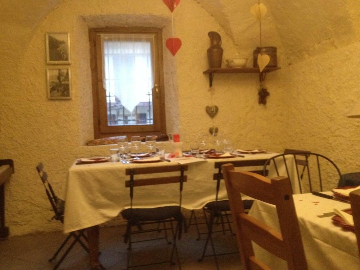 Bed and Breakfast La Tana Del Ghiro Porto Valtravaglia Exterior foto