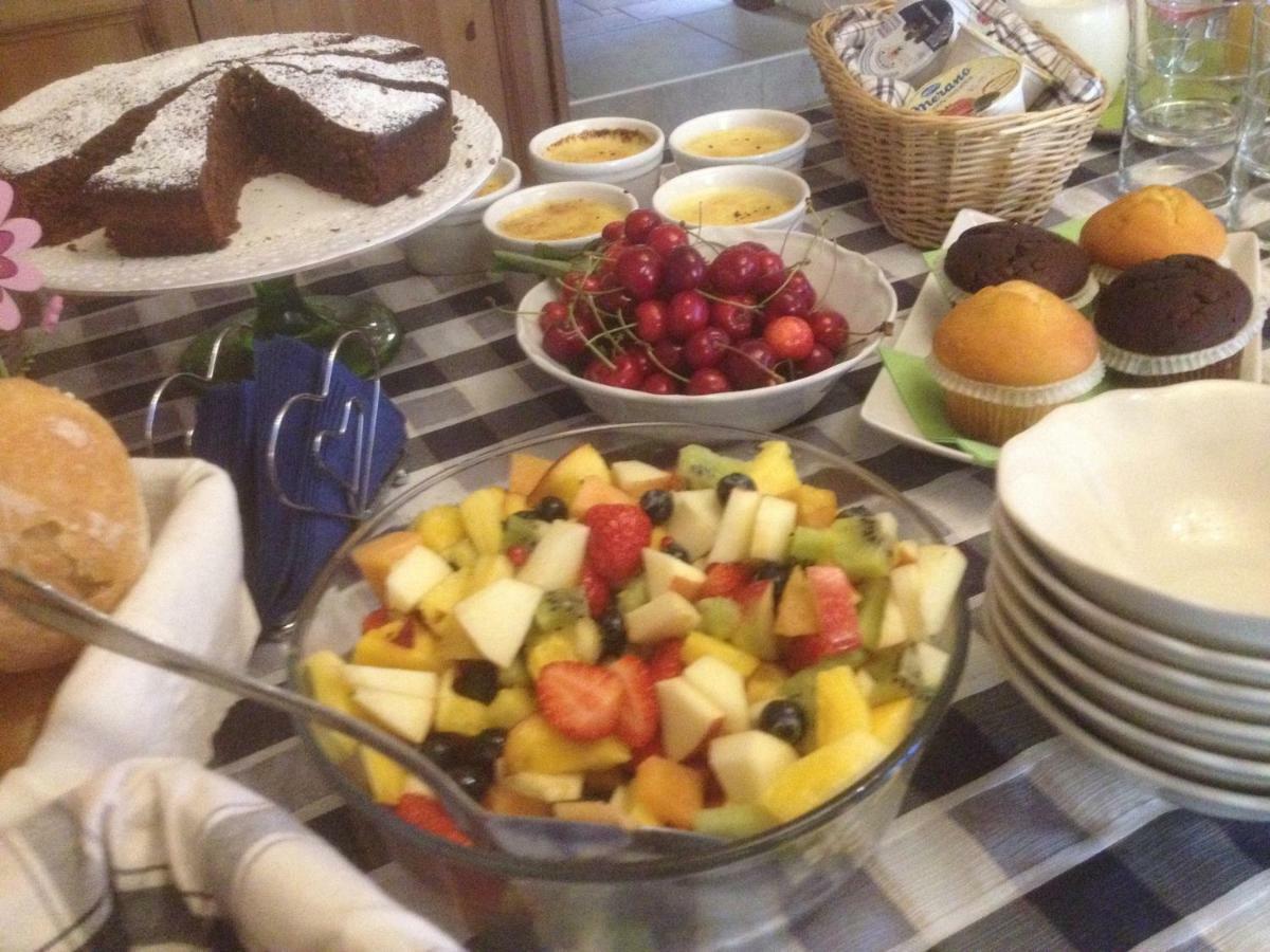 Bed and Breakfast La Tana Del Ghiro Porto Valtravaglia Exterior foto